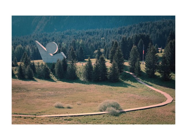 ../previews/023-Monument dédié à la Résistance du Plateau des Glieres (1944). Rassemblent des Glieres,Thorens Glieres Mai 2025.webp.medium.jpeg