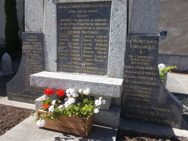 ../previews/055-2025-05-30_Glieres-village-plateau_CRHA_stele-commemo-rÃ©publicains-espagnols2025-05-30_Glieres-village-plateau_CRHA_conference-debat_small.webp.medium.jpeg